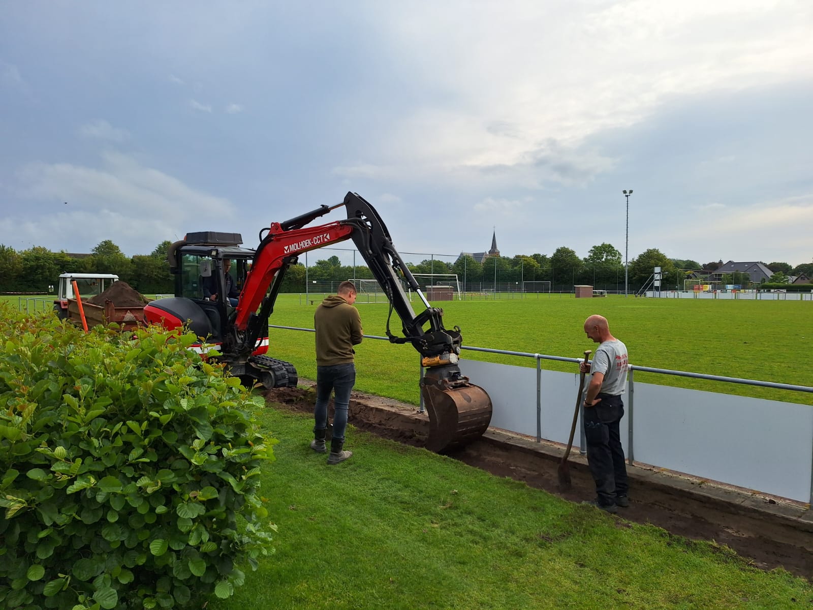 Start aanleg tegelpad